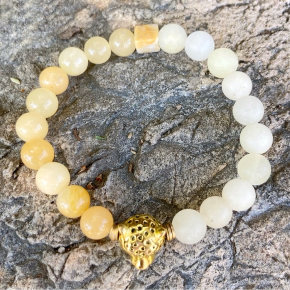 Honey Jade Jaguar Bracelet - Picture 3 of 8